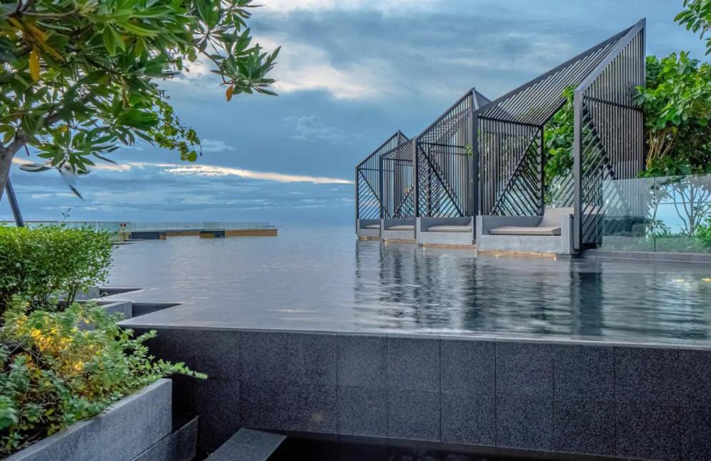 Edge Central Pattaya Seaview Residence With Infinity Pool Bagian luar foto
